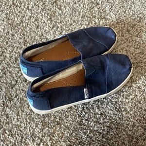 Girls navy blue Tom’s